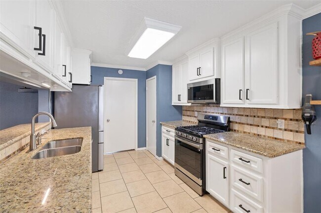 Building Photo - 5842 Silver Frst Dr