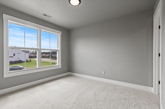 Building Photo - Charming and Spacious 4-Bedroom Home with Bonus Room and Private Backyard