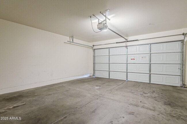 Building Photo - 3022 E Donner Dr