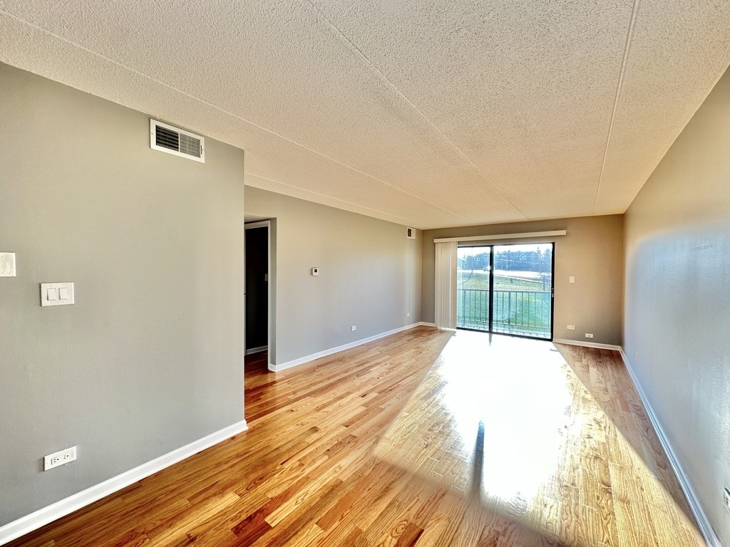 Building Photo - 525 N Quentin Rd