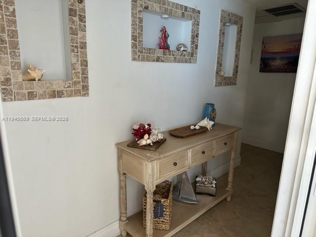 Building Photo - 320 S Surf Rd