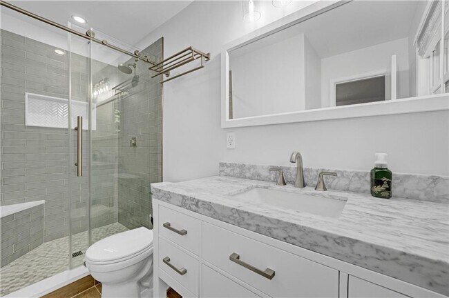 Building Photo - 2127 Desmond Dr