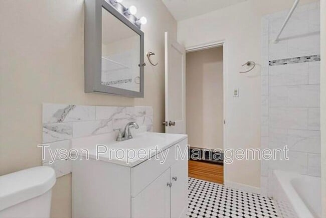 Building Photo - 1028 Princeton Dr NE