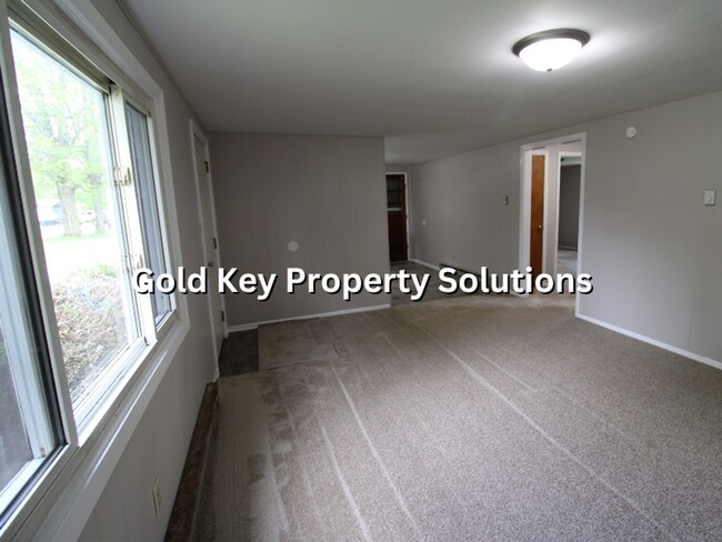 Building Photo - 9801 S Rinker-701/703 W Malissa