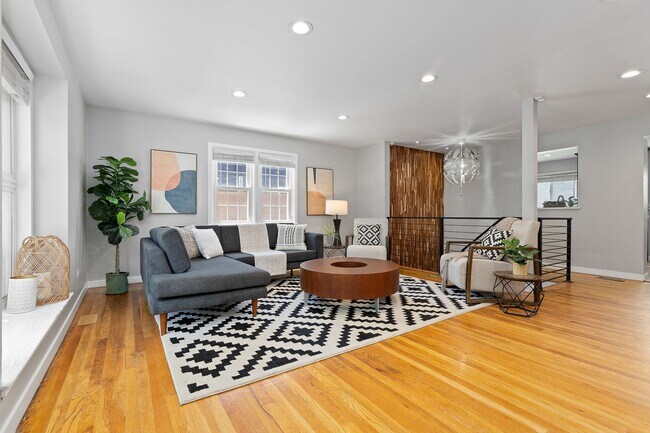Building Photo - Recently Updated Home in Prime Sunnyside N...