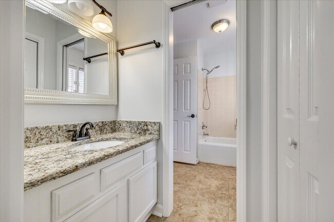 Building Photo - River Hills: 3 BR with 2 Full & 2 Half Baths