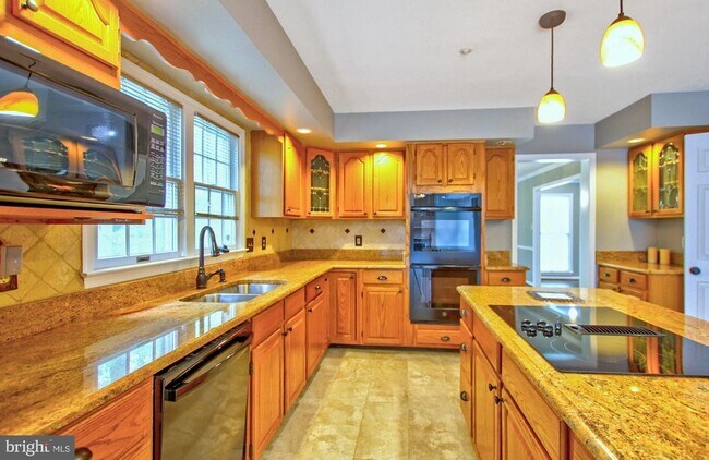 Building Photo - 18414 Garner Ln