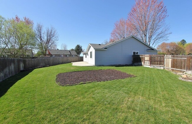 Building Photo - 725 E Wakely St