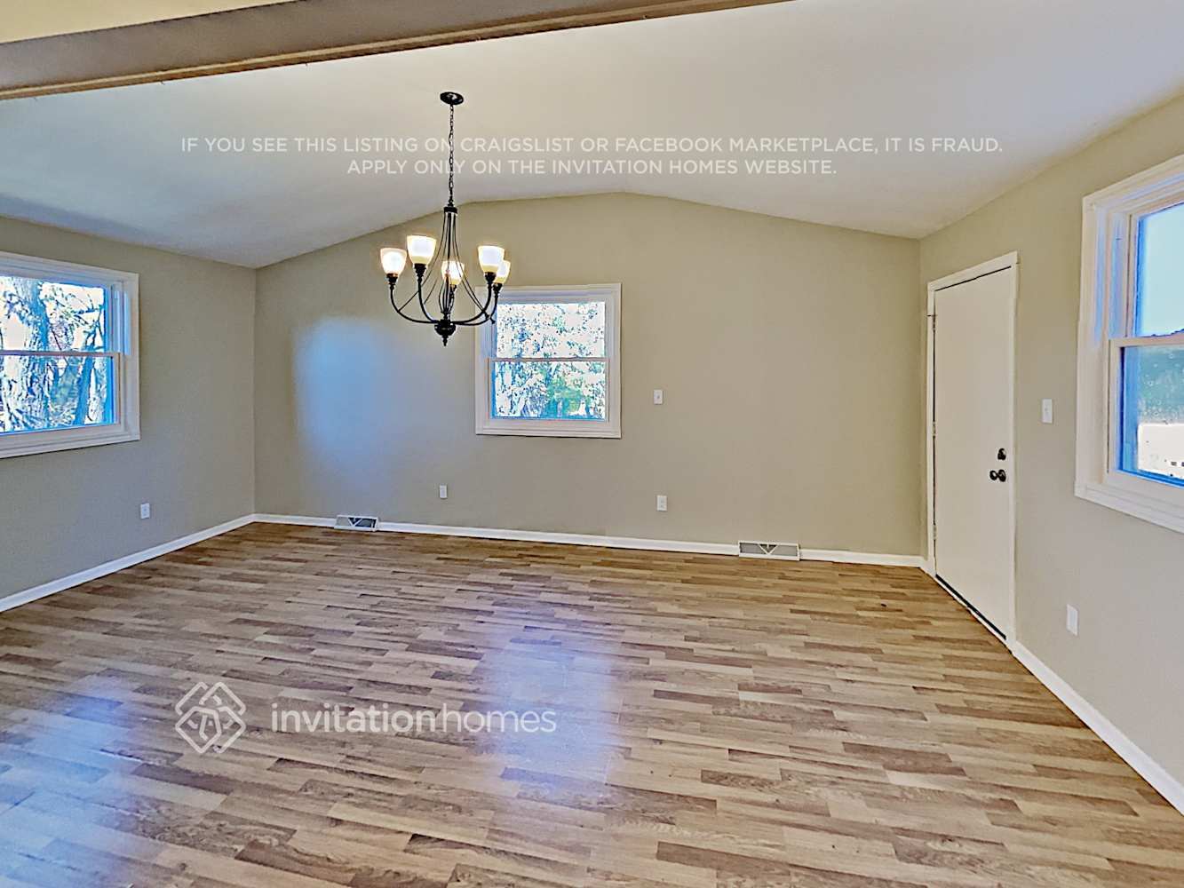 Building Photo - 13601 Cherry Ln