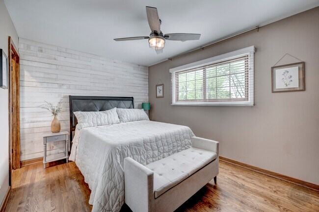 Building Photo - 7215 Larchwood Ln