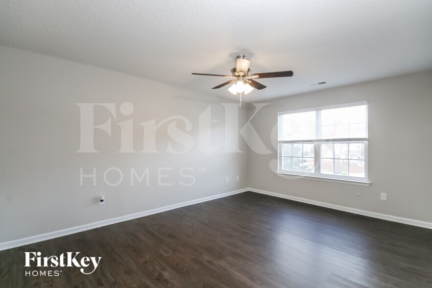 Building Photo - 4110 Edgeview Dr