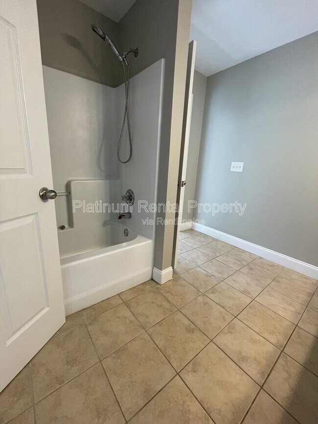 Building Photo - 1305 Smithdale Heights Dr