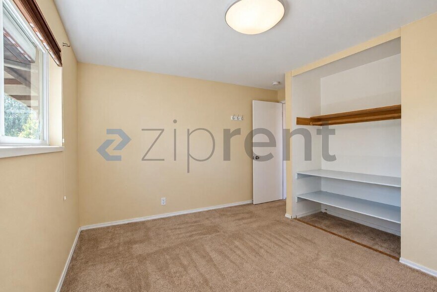 Building Photo - Unit