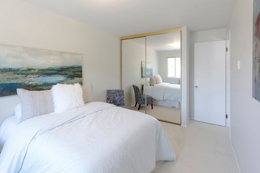 Building Photo - 911 N 73rd St