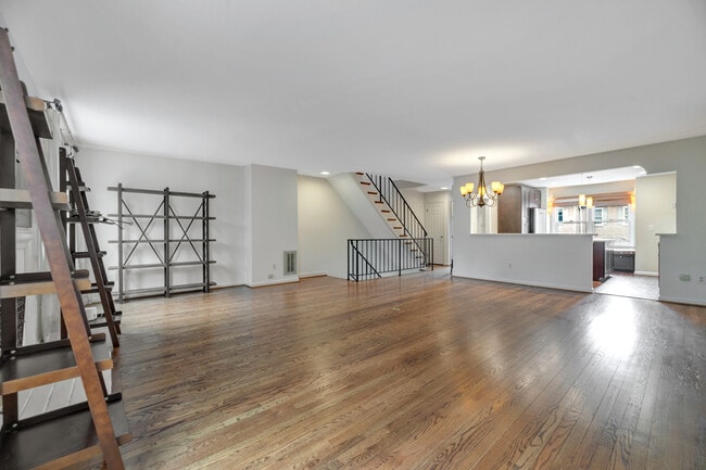 Building Photo - 1053 N George Mason Dr