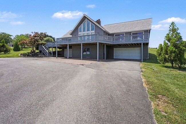 Building Photo - 209 Casparus Way
