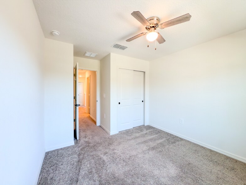 Building Photo - 9419 Westside Hls Dr