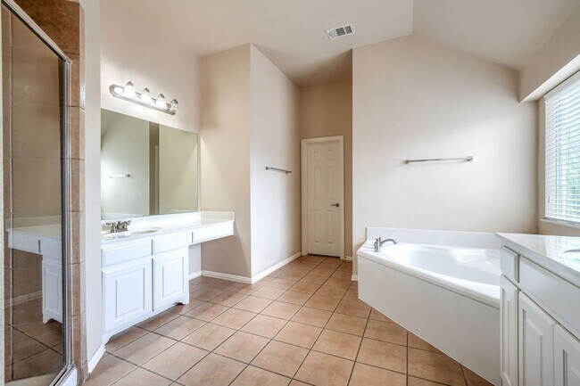 Building Photo - 5 Bedroom Home with Brand-New Carpet in Grayhawk | 3-Car Garage | Frisco ISD | Game Room