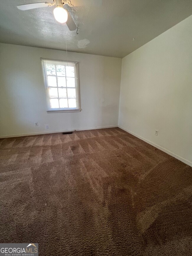 Building Photo - 145 Herring St