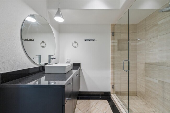 Building Photo - 100 McGowen St