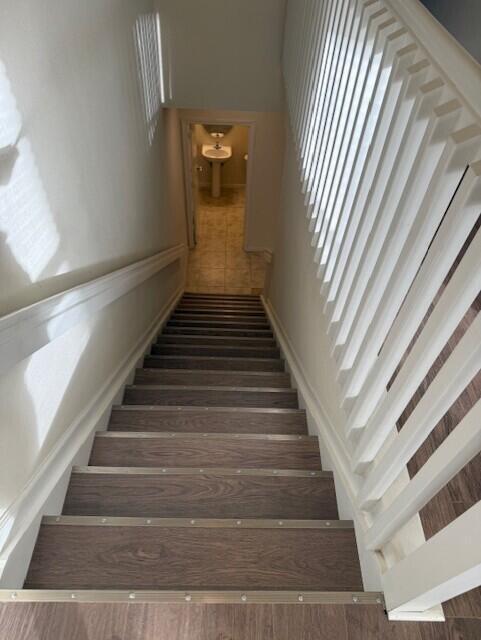 Building Photo - 425 Greenwich Cir