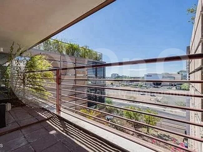 Building Photo - 7157 E Rancho Vista Dr