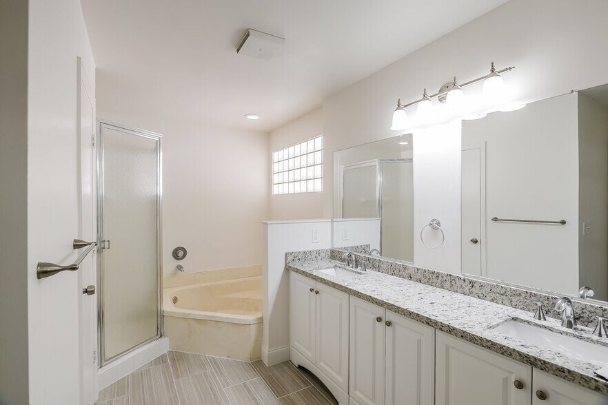 Building Photo - 8341 NW 57th Dr