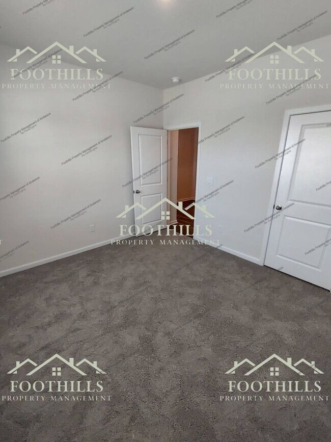Building Photo - 102 Fancy Trl