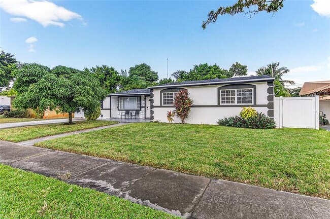 Building Photo - 19621 NW 11th Ct