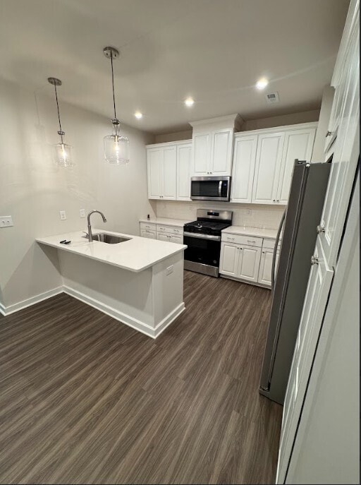 Building Photo - Beautiful 3-Bedroom, 3-Bath Home with Mode...