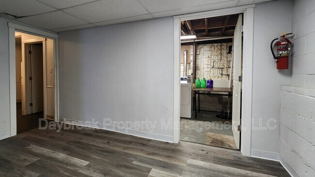 Building Photo - 611 9th Ave N