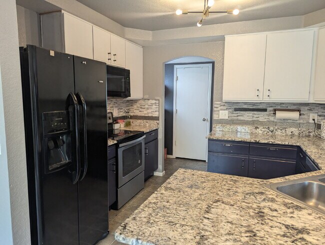 Building Photo - Gorgeous Denver Home - Real Granite Counte...