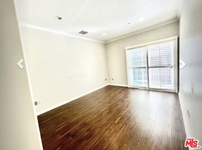Building Photo - 909 S Gramercy Pl