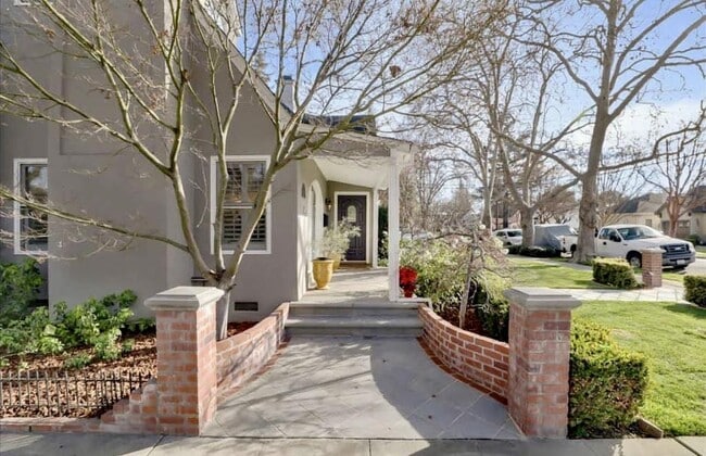 Building Photo - 1052 Carolyn Ave