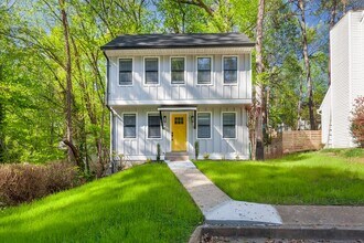 Building Photo - 3bd/3ba Home w/ Fully Fenced Backyard and Deck!