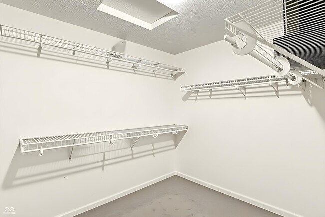 Building Photo - 2161 Silver Rose Dr