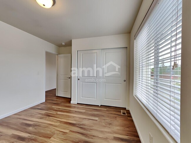 Building Photo - 2748 Moore Ave