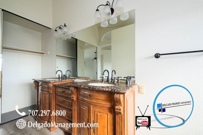 Building Photo - Gorgeous Glen Cove 4 bedroom home.