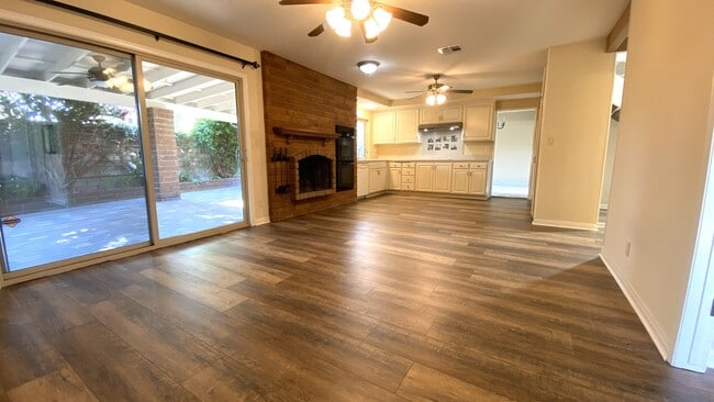 Building Photo - 17505 Kensington Cir