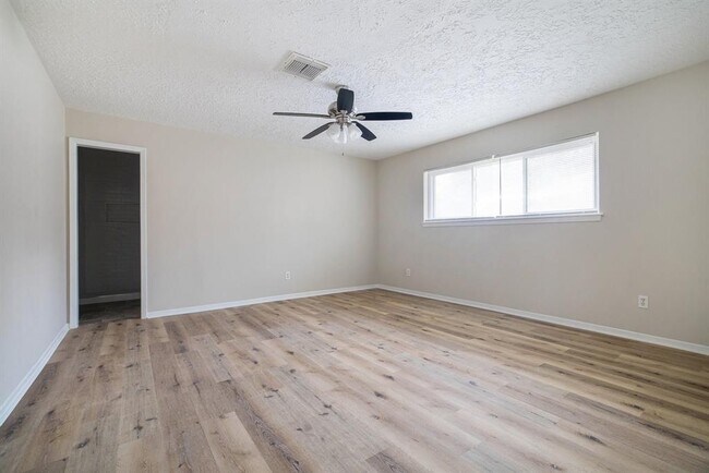 Building Photo - 22914 Grand Rapids Ln
