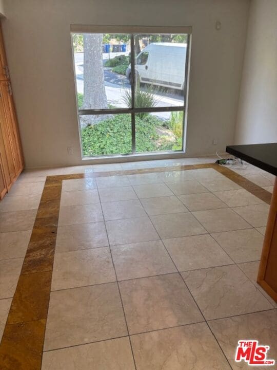 Building Photo - 1644 Palisades Dr
