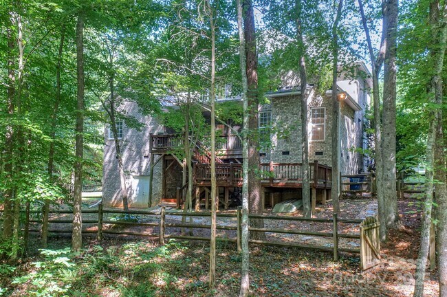 Building Photo - 181 Streamside Pl