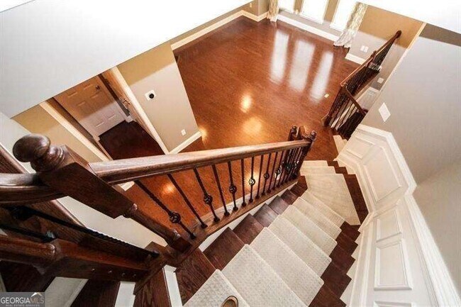 Building Photo - 1004 E Paces Chase