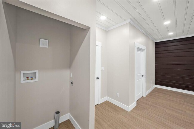 Building Photo - 71 Dreamland Park Dr