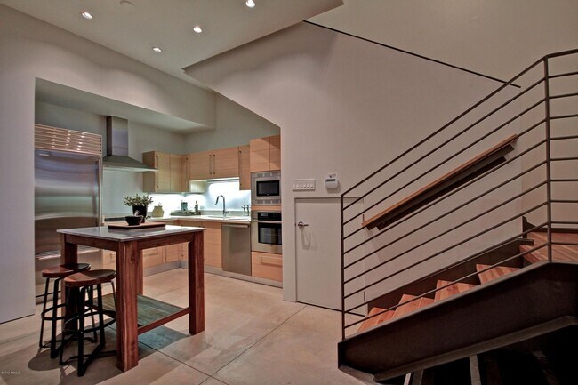 Building Photo - Stylish 2 Bed | 2 Bath Condo in Prime Scot...