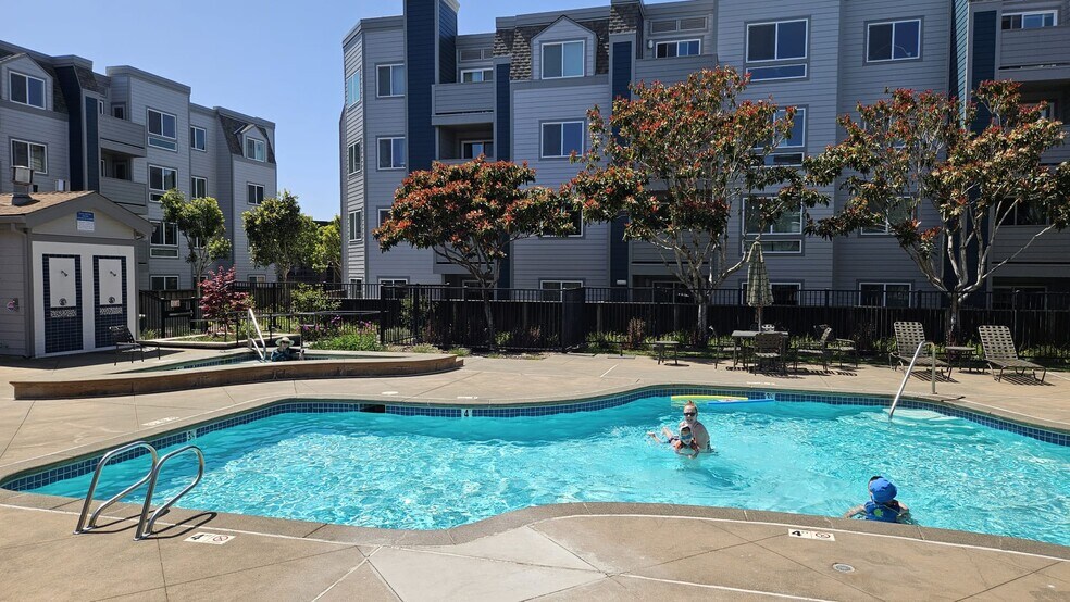 Building Photo - 6400 Christie Ave