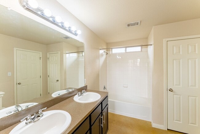 Building Photo - Stunning 3 bedroom/3 bathroom House in Austin!!!