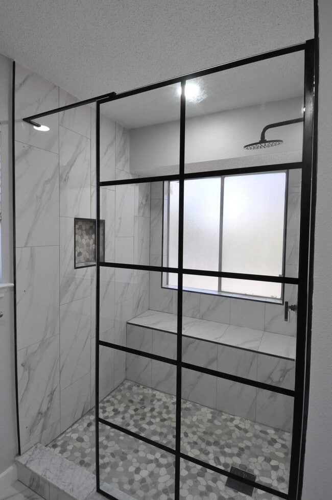 Building Photo - Completely Renovated in Round Rock ISD