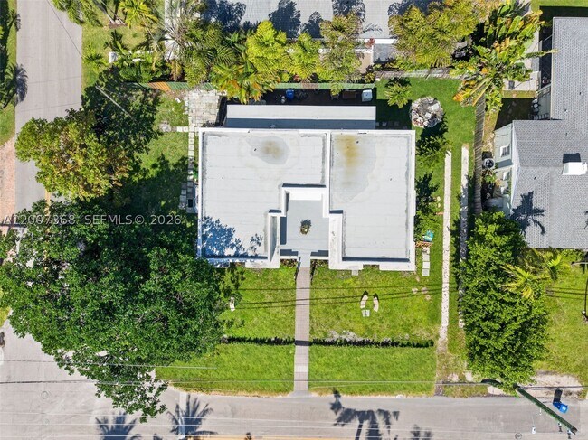Building Photo - 401 NE 14th Ave