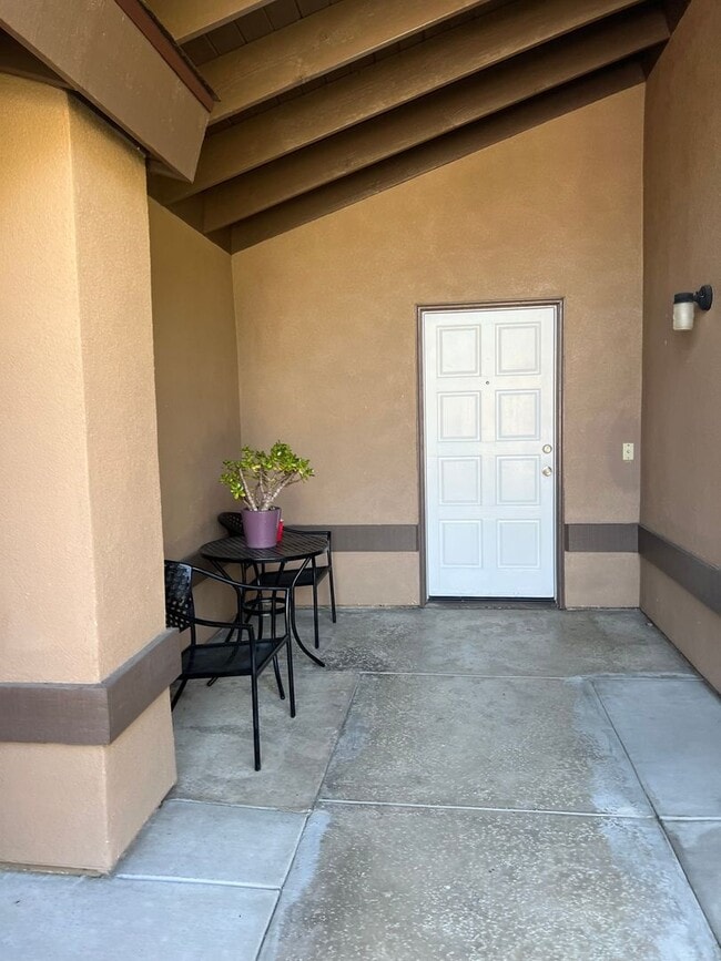 Building Photo - Southwest Home Ready to Move In!